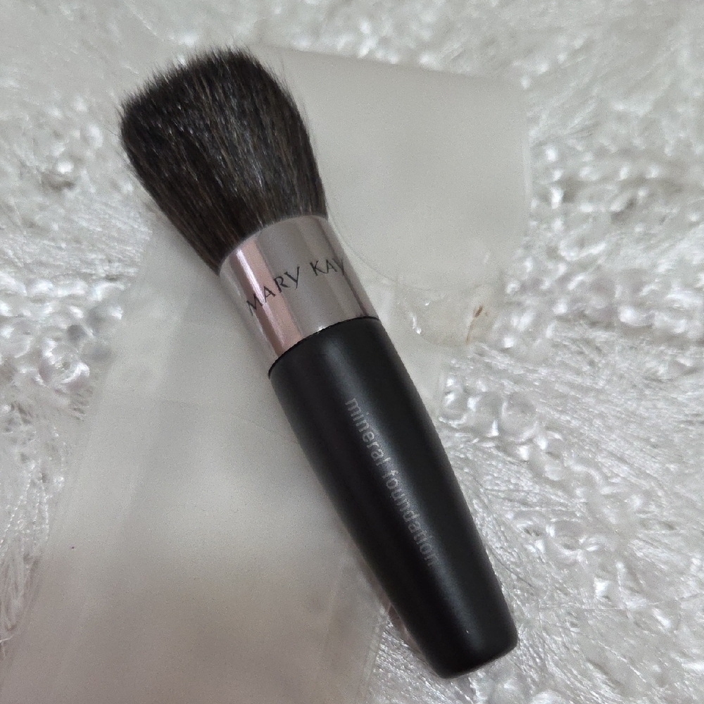 Mary Kay Black and Silver Foundation Brush